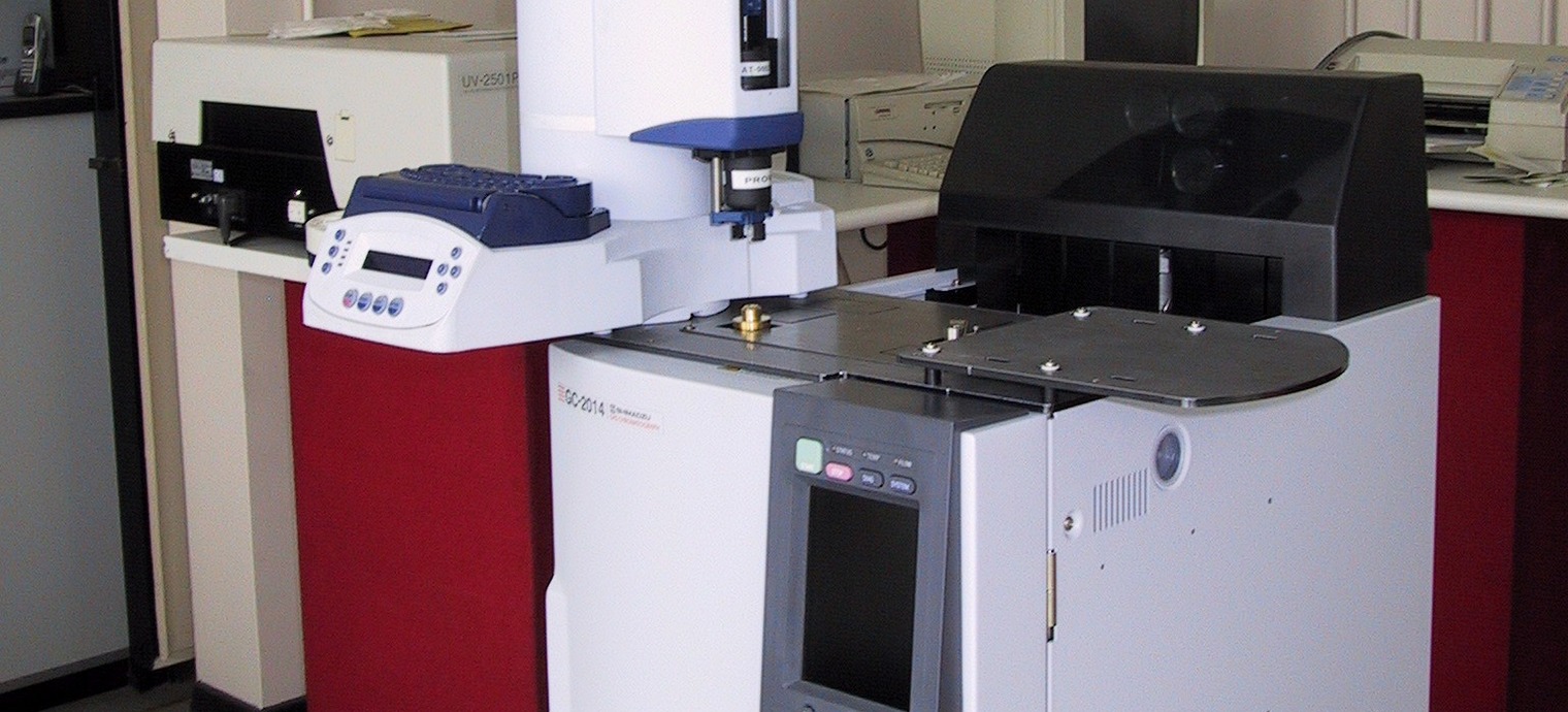 Shimadzu GC-2014 Gas Chromatograph using an ECD